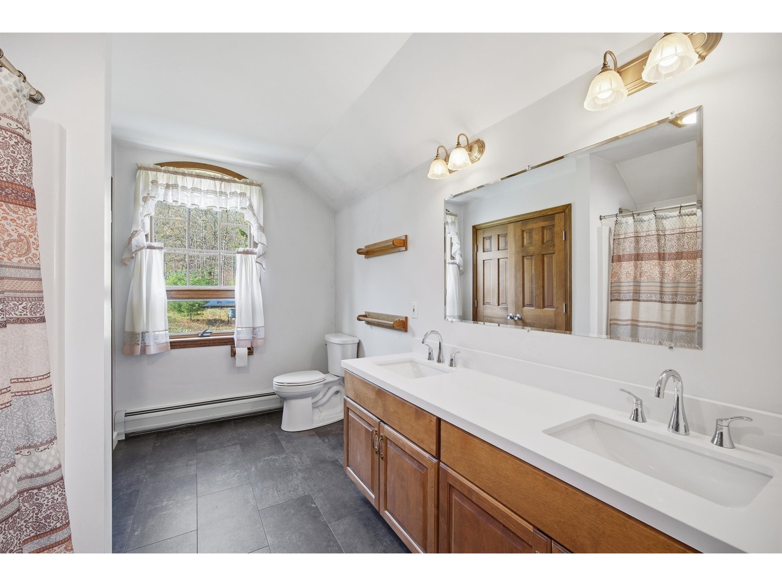 228 Leonard Road