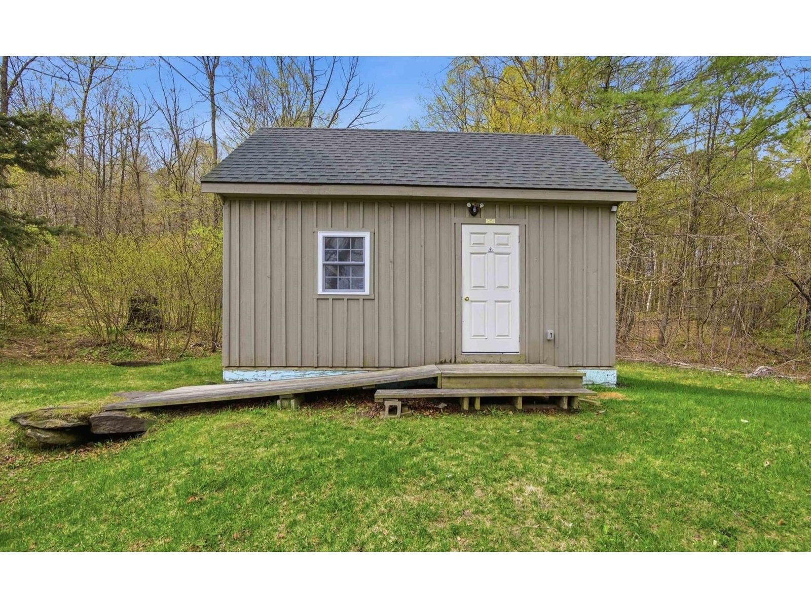 228 Leonard Road