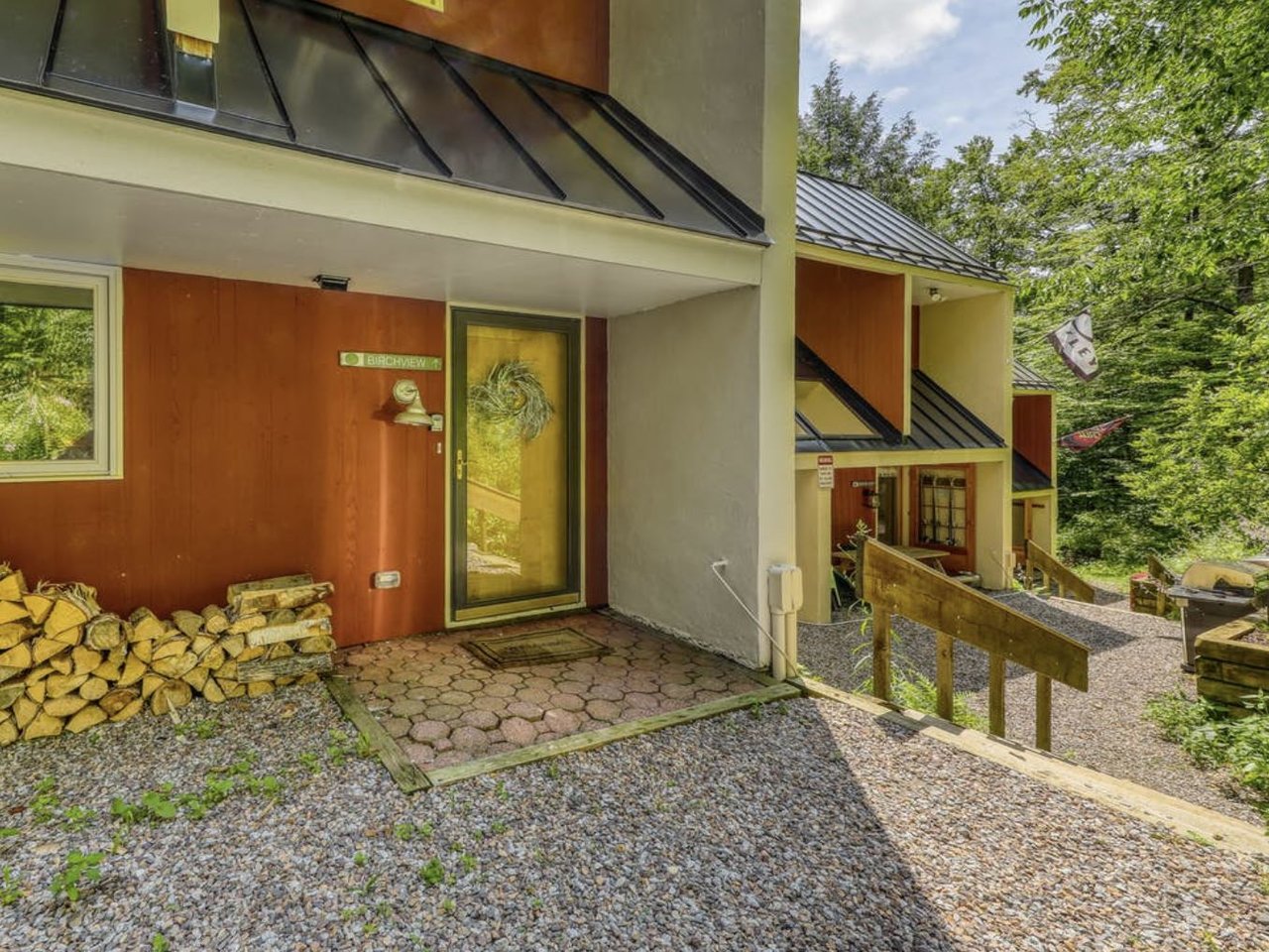 228 Top Of The Valley Road, Unit 2