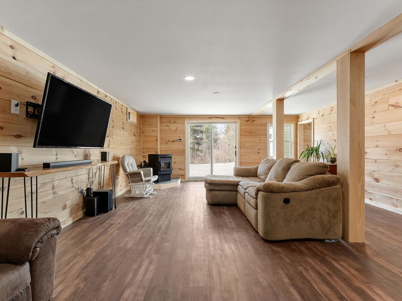 Large family room (18x33)