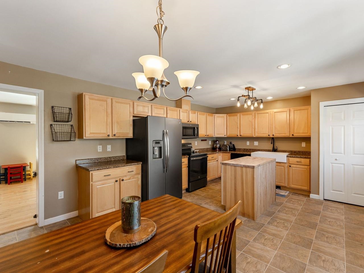 Dine-in kitchen