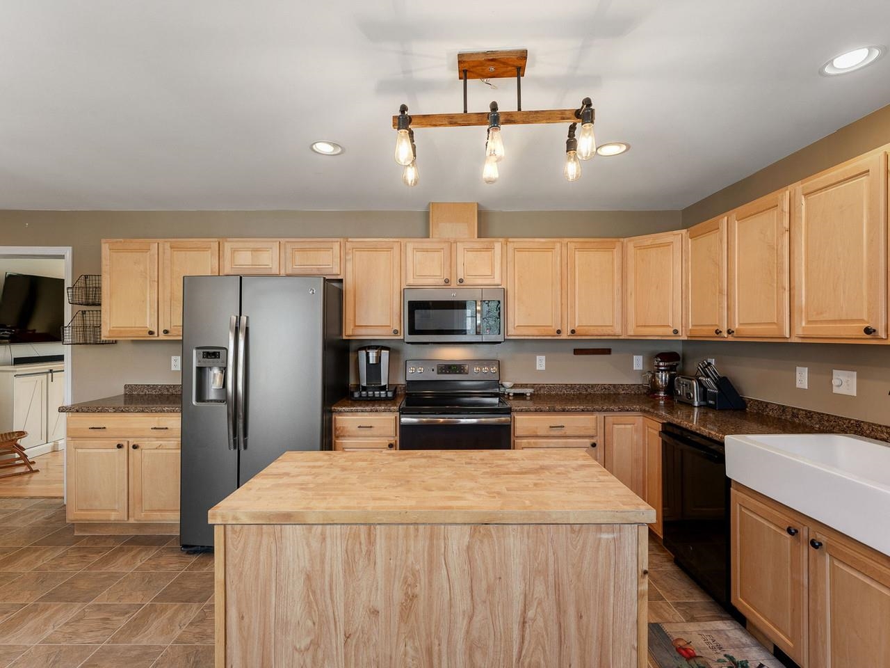 Large porcelain kitchen sink