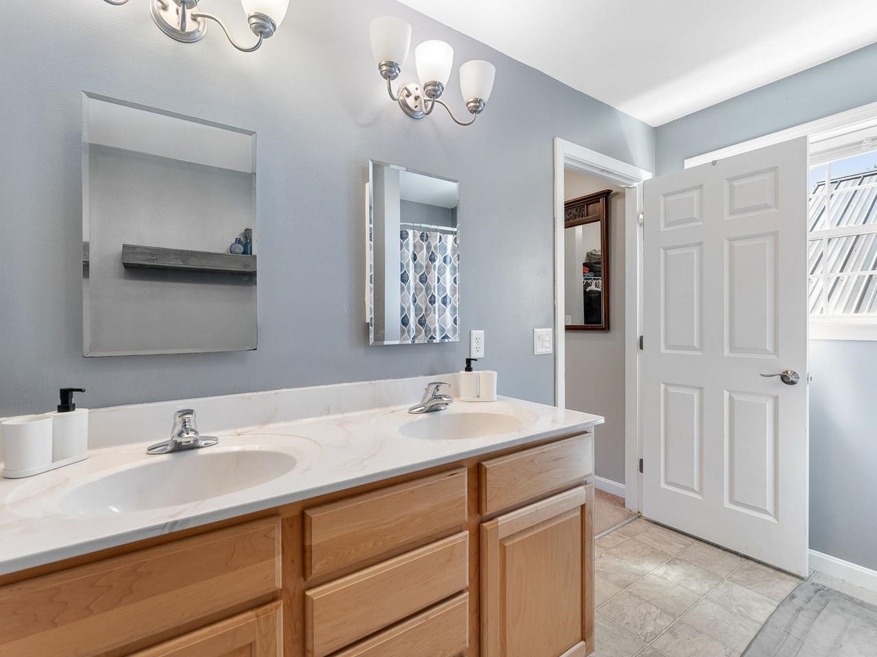Double vanity in primary bath