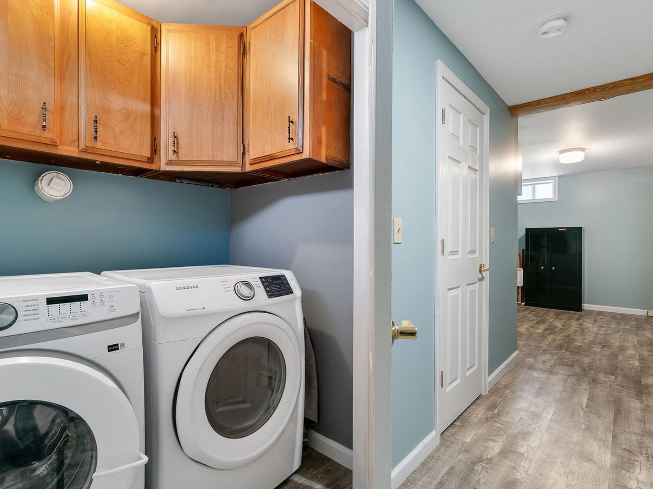 Washer & dryer in basement