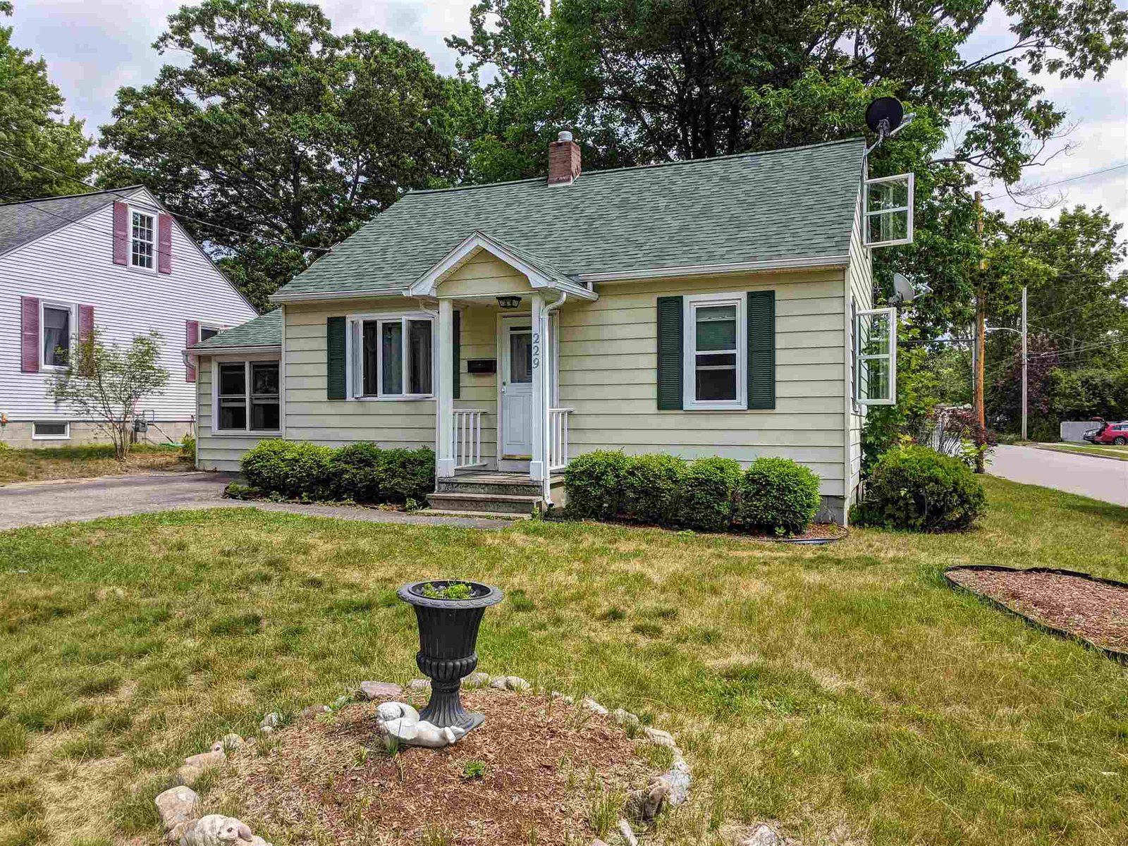 229 Woodlawn