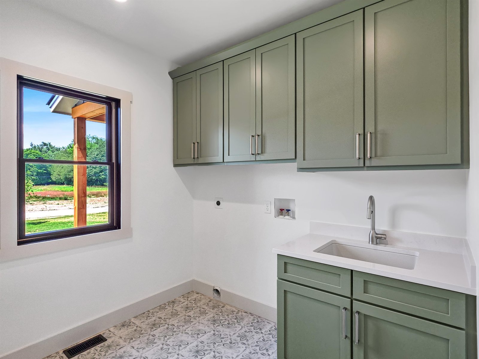 Expansive Laundry Room w sink
