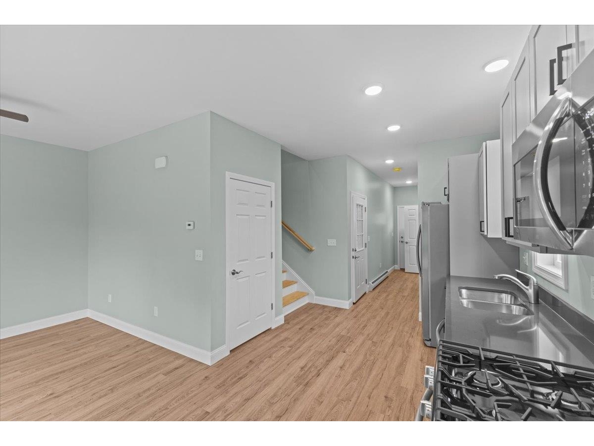 23 Ferris Street, Unit 102