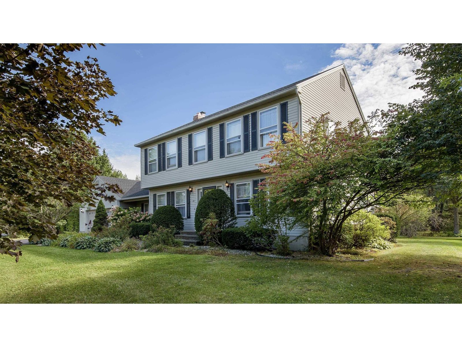 23 Knoll Circle