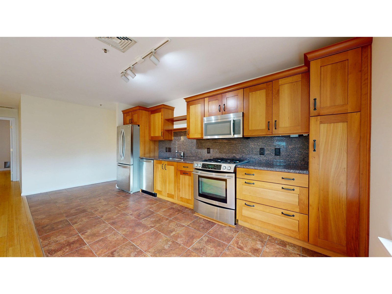 230 College Street, Unit 7