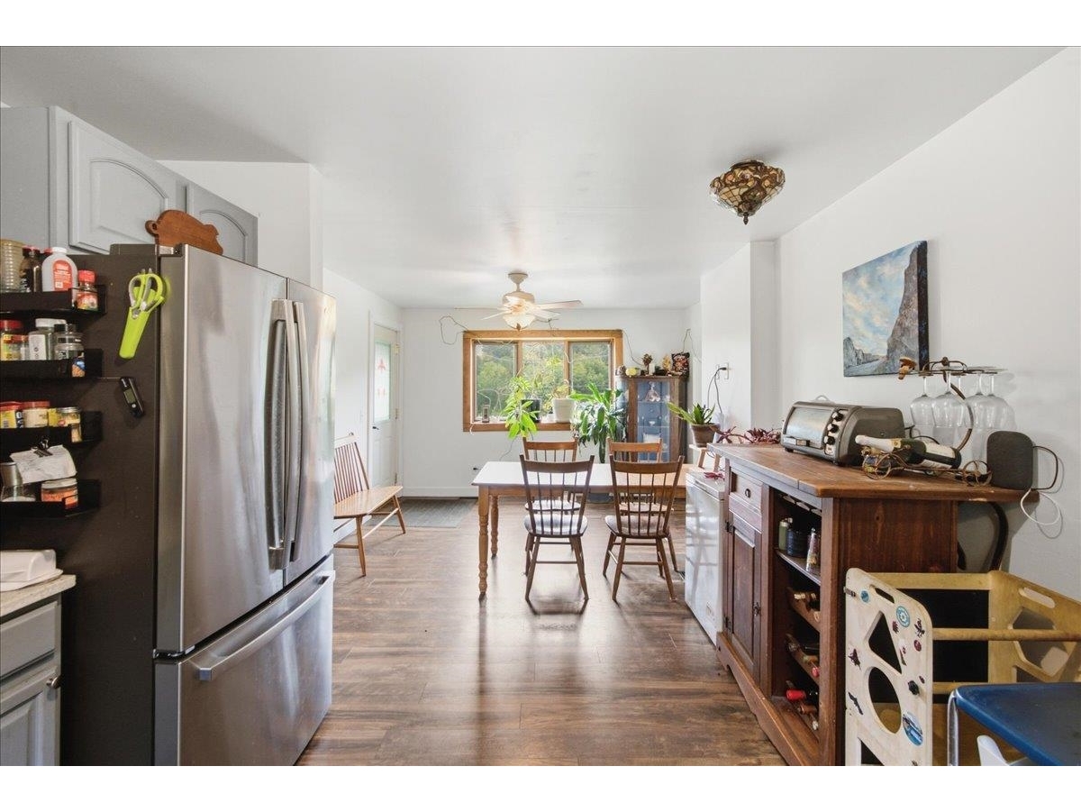Kitchen/Dining Area