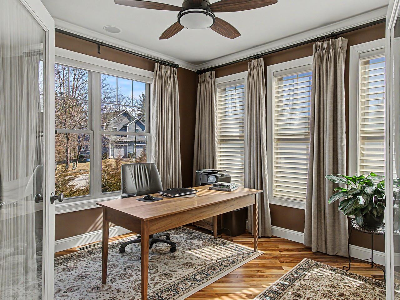 Sun-filled 1st floor office
