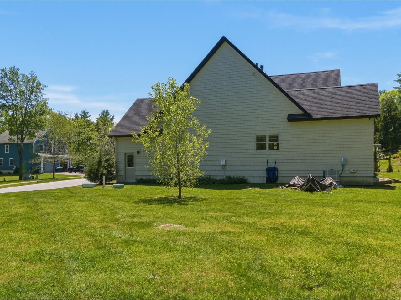 Spacious side yard