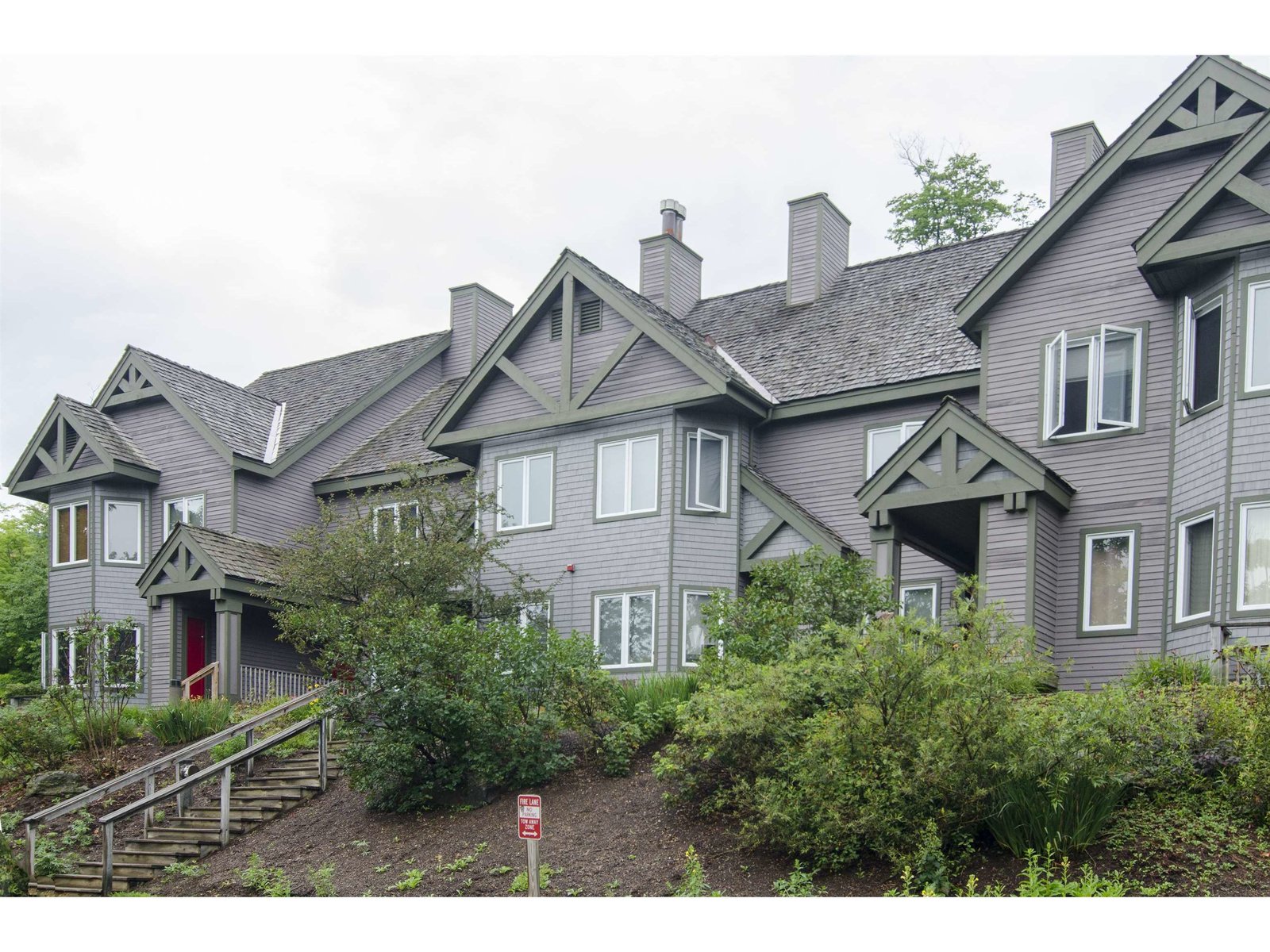 232 North Village Road, Unit VC306