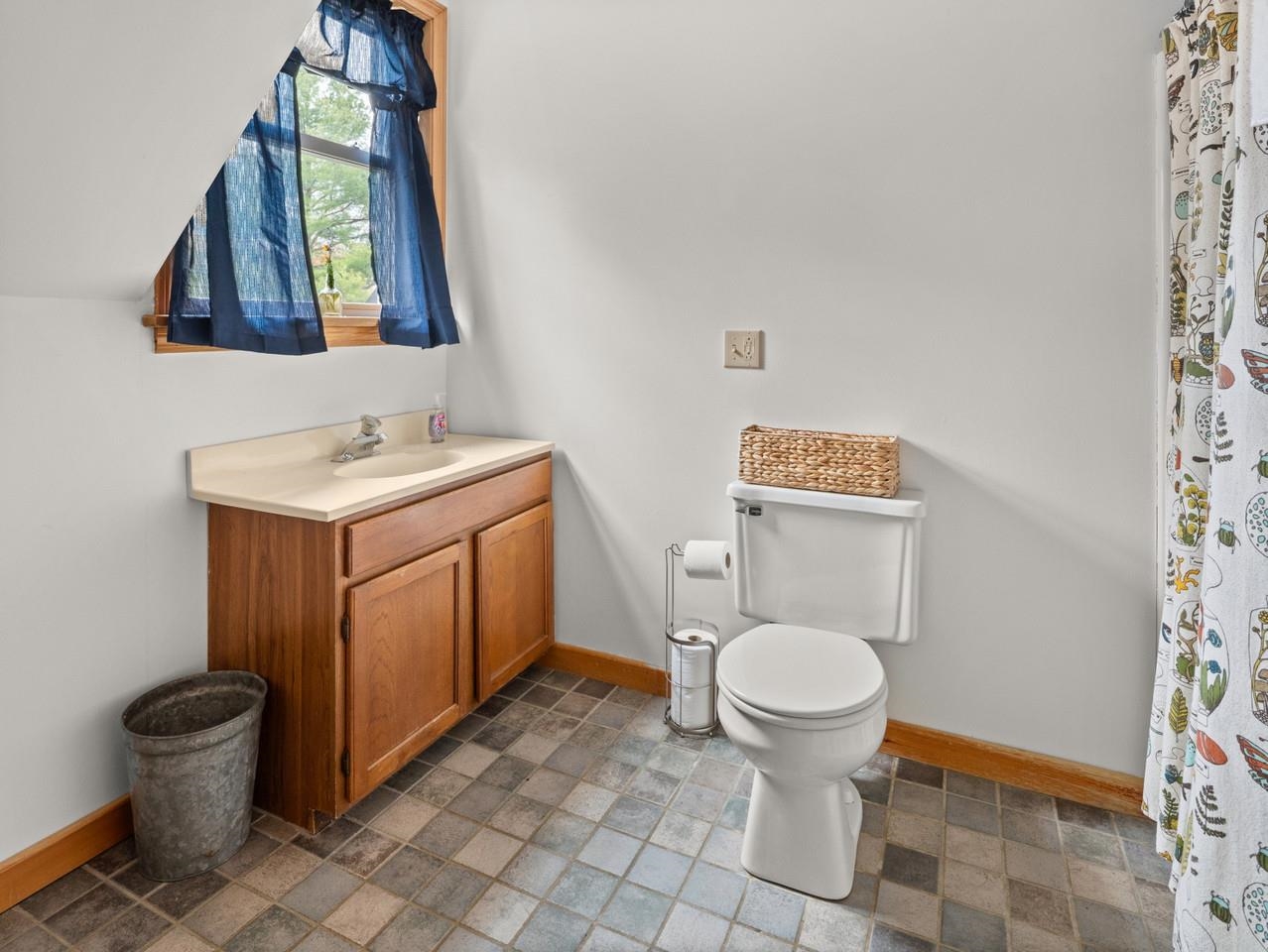 Full Bathroom