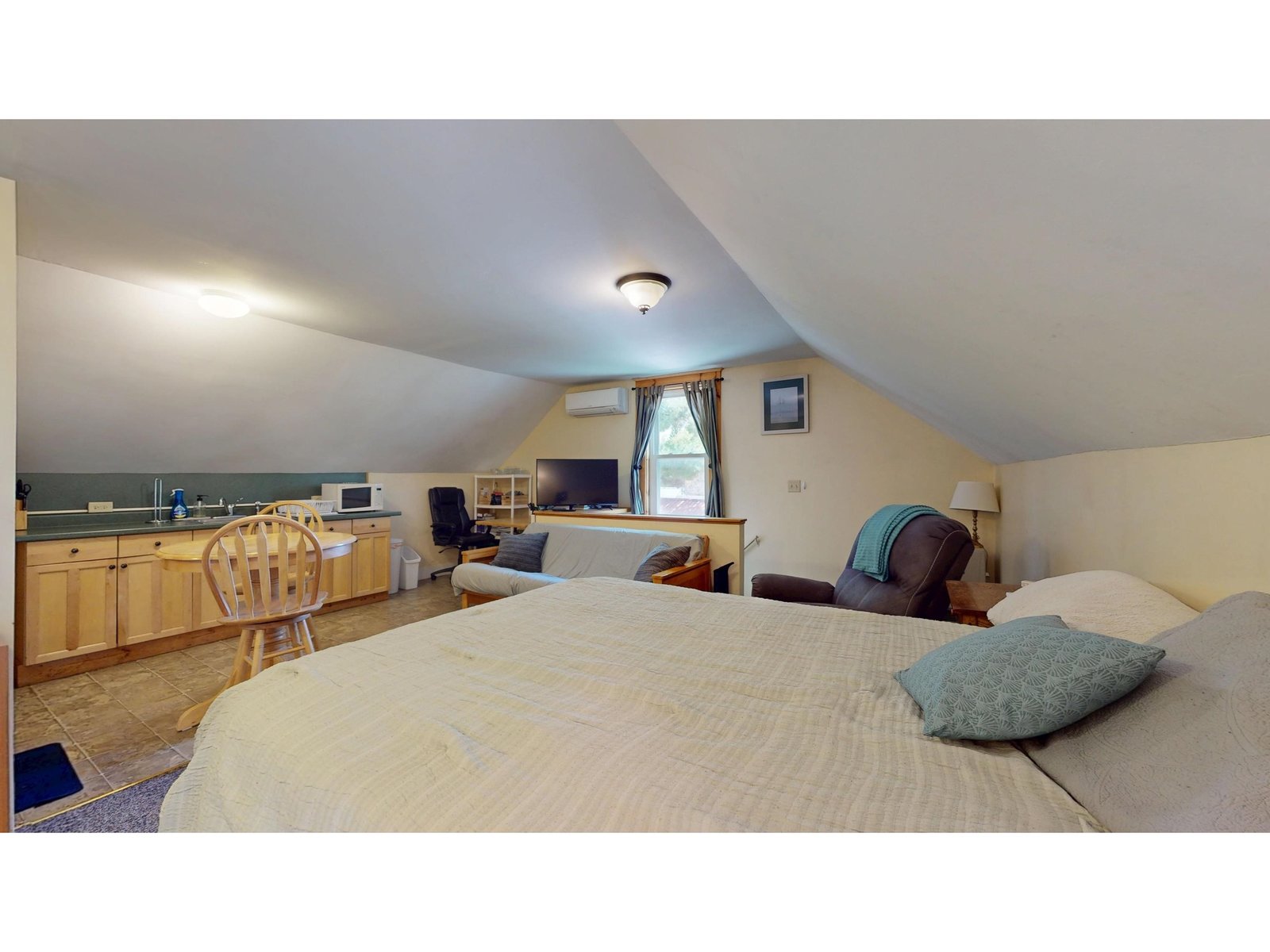 Apartment B - 2nd Floor