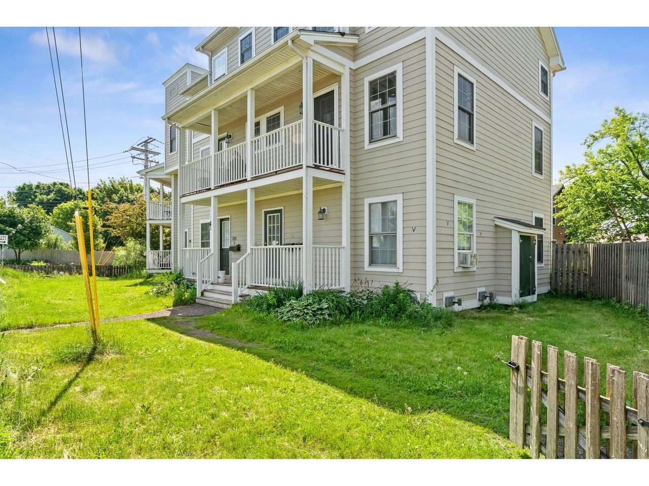 Tight-knit 7-unit HOA