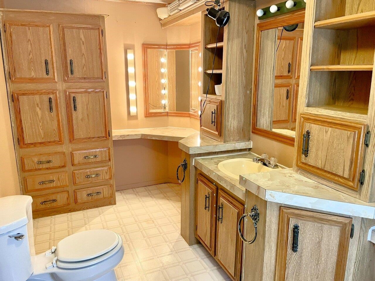 Spacious primary bath