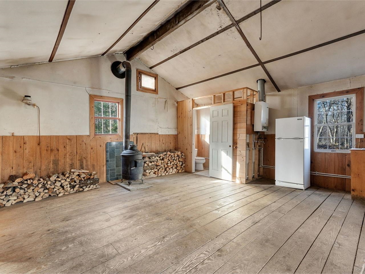 Living room/dining area