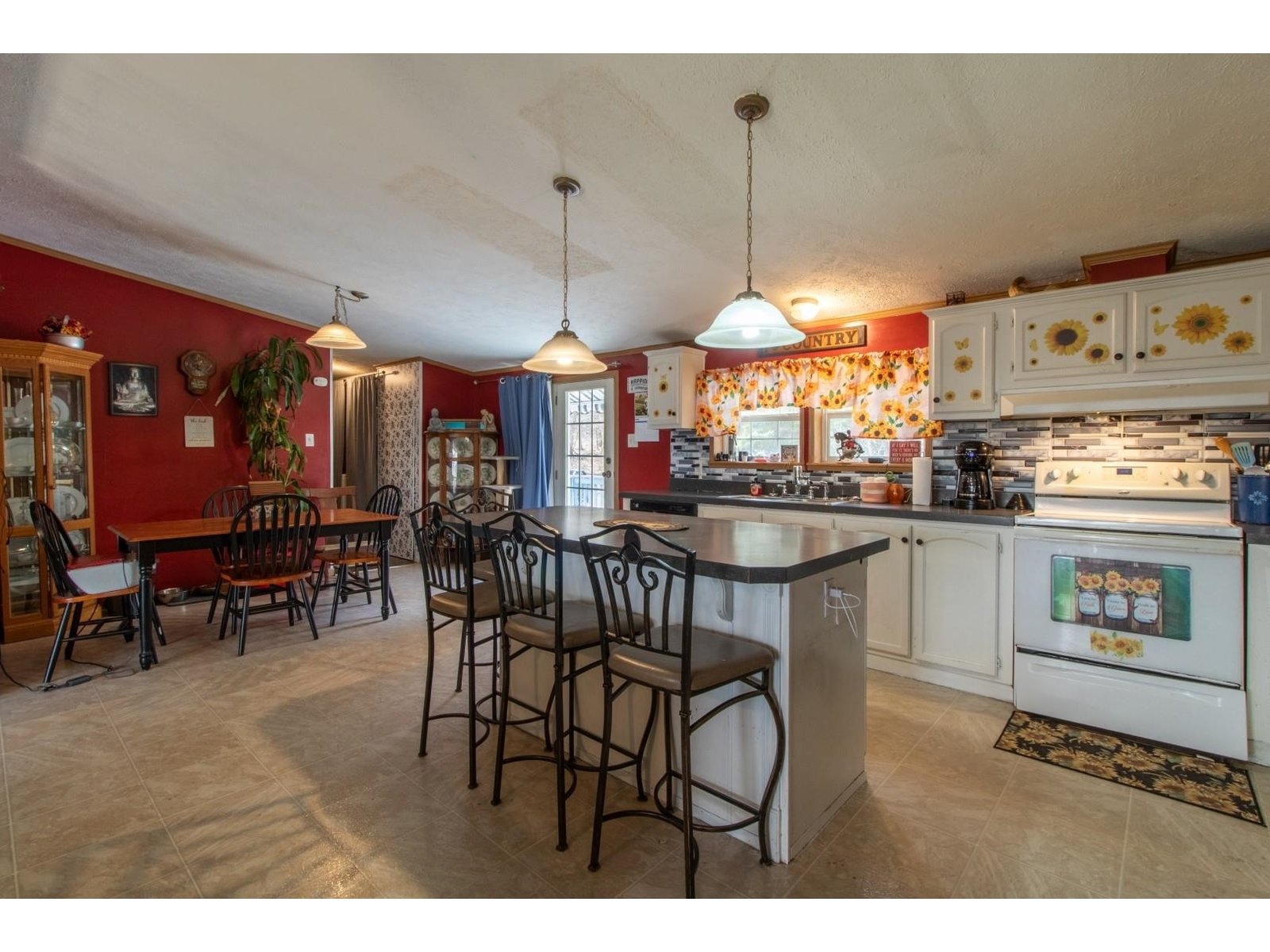 Kitchen/Dining