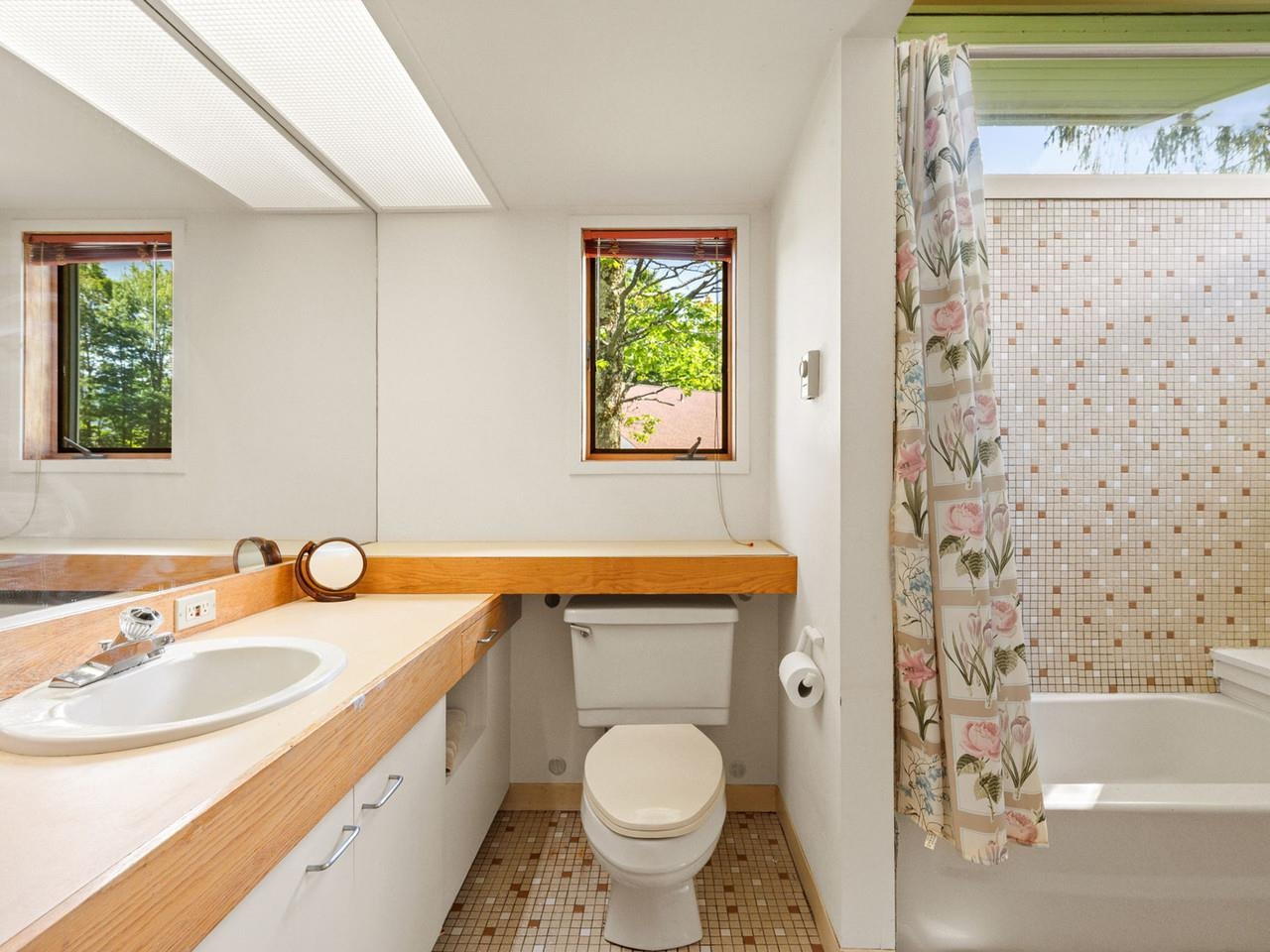 Primary en suite bath