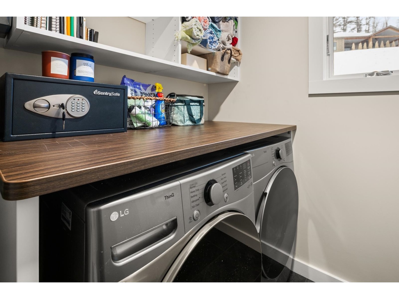 Laundry room + extra storage