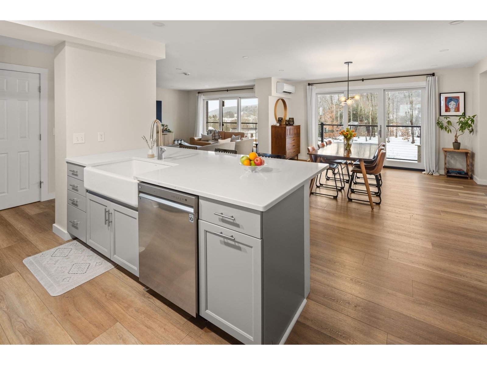 Deep farm sink