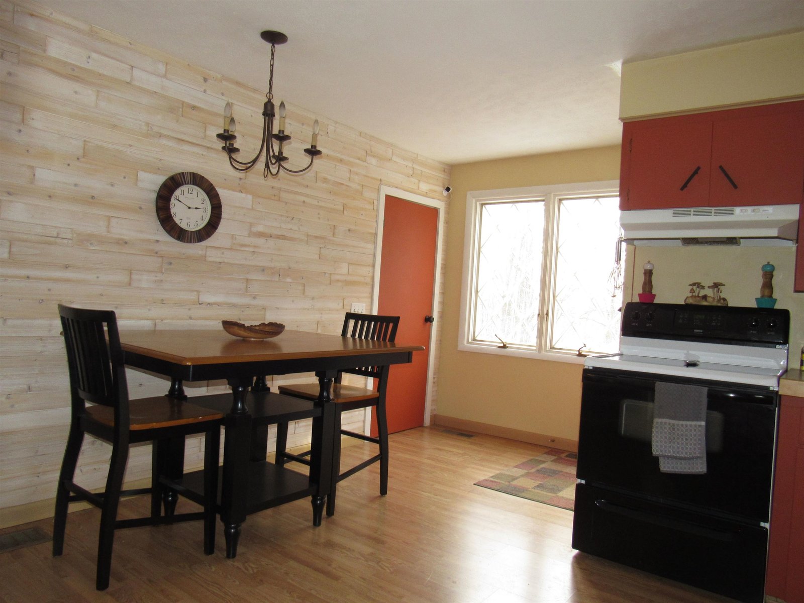 Eat-in kitchen or dining area