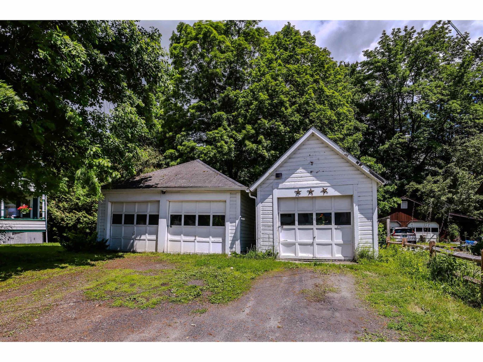 Garage(s)