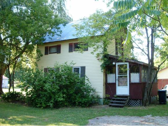 24 Moccasin Avenue
