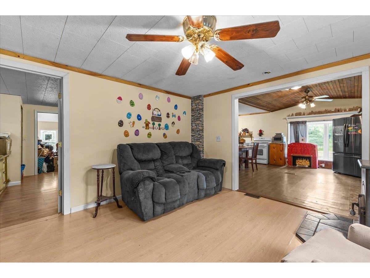 24 Pearl Ave Extension