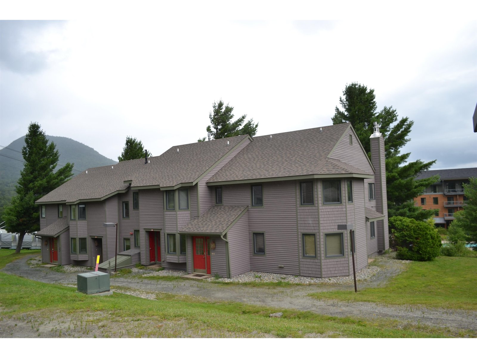 240 Slopeside Road, Unit 807