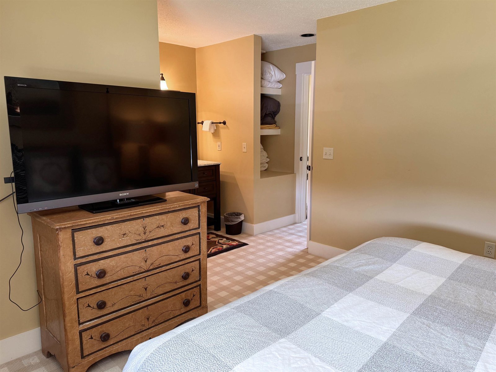 240 Village Green Drive, Unit 14E
