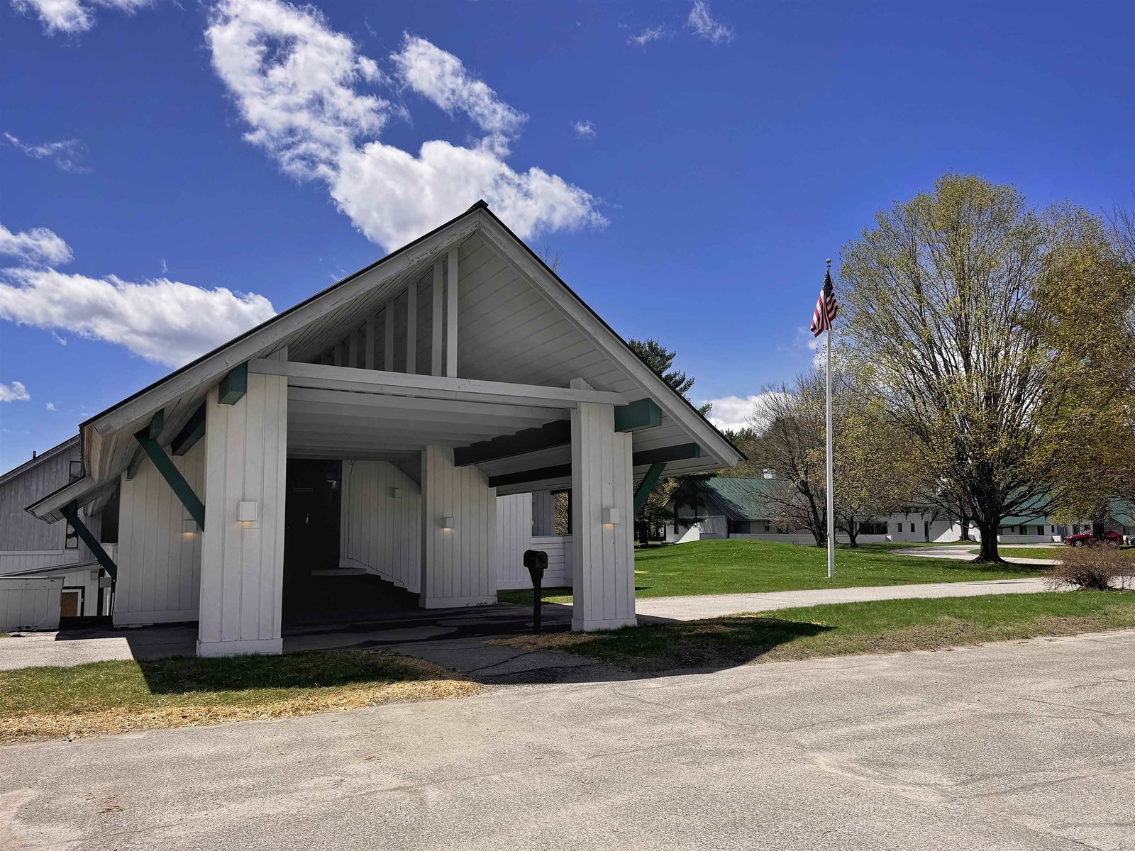 240 Village Green Drive, Unit 14E