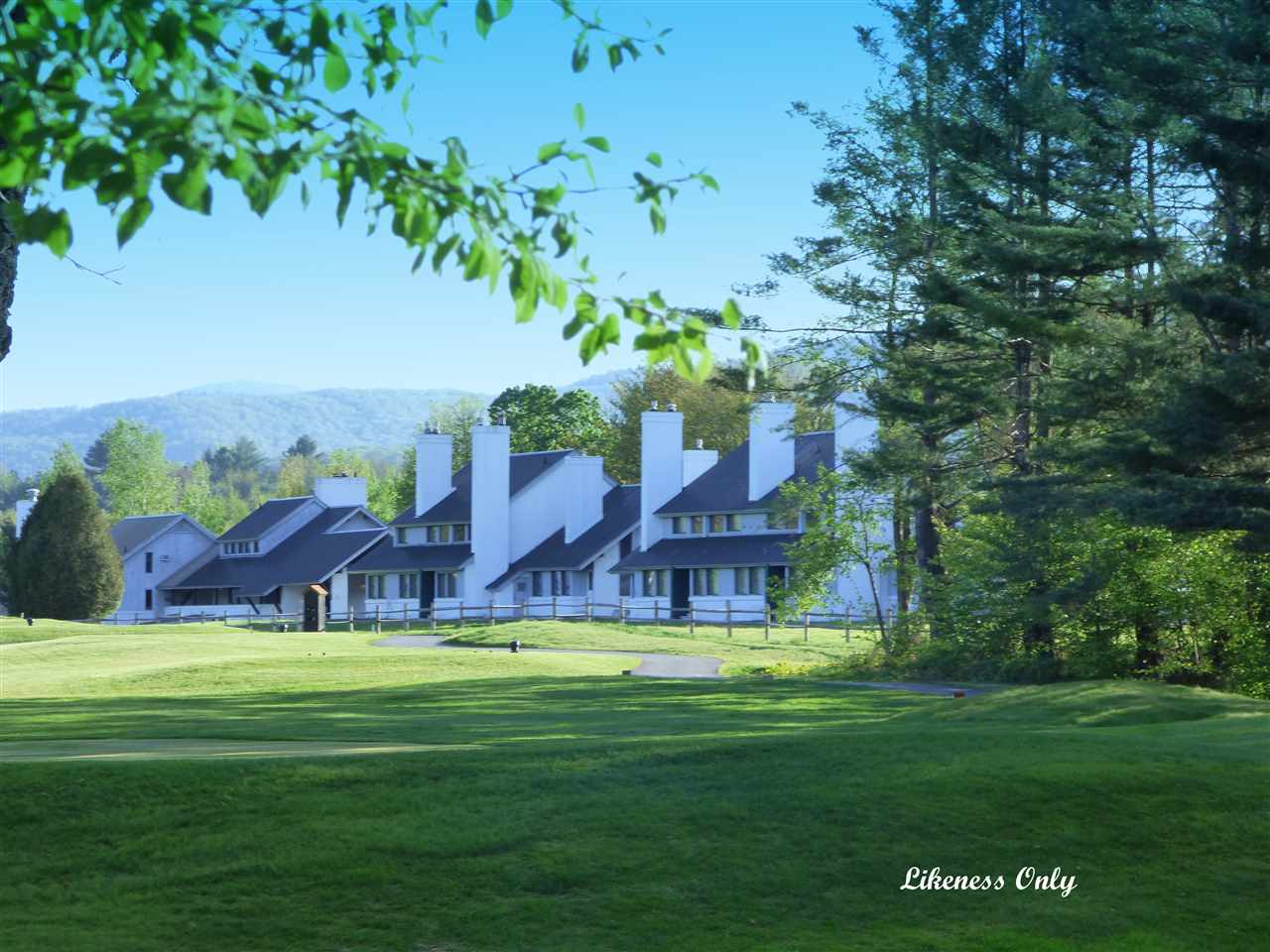 240 Village Green Road, Unit 14I 