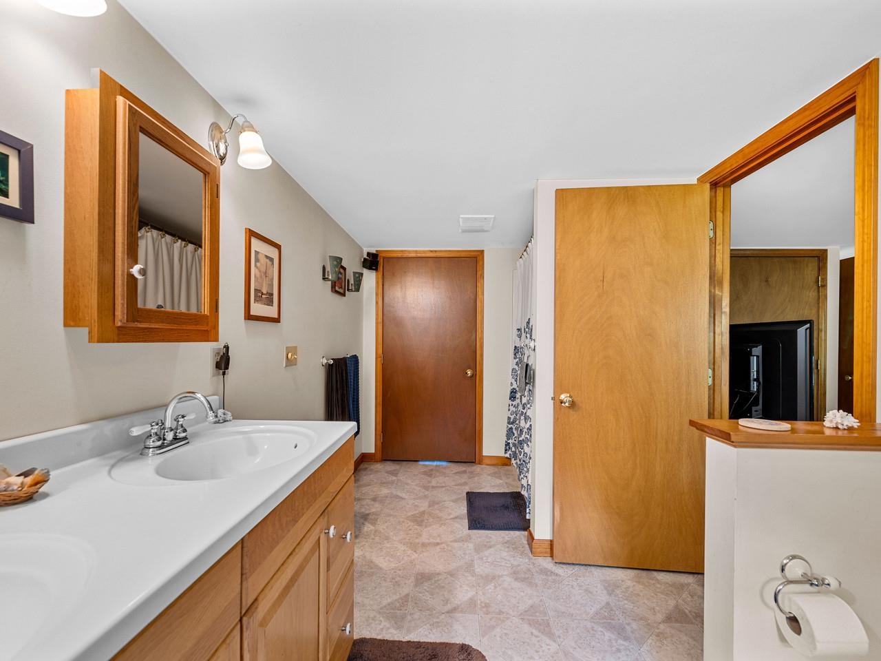 2403 Crosstown Road
