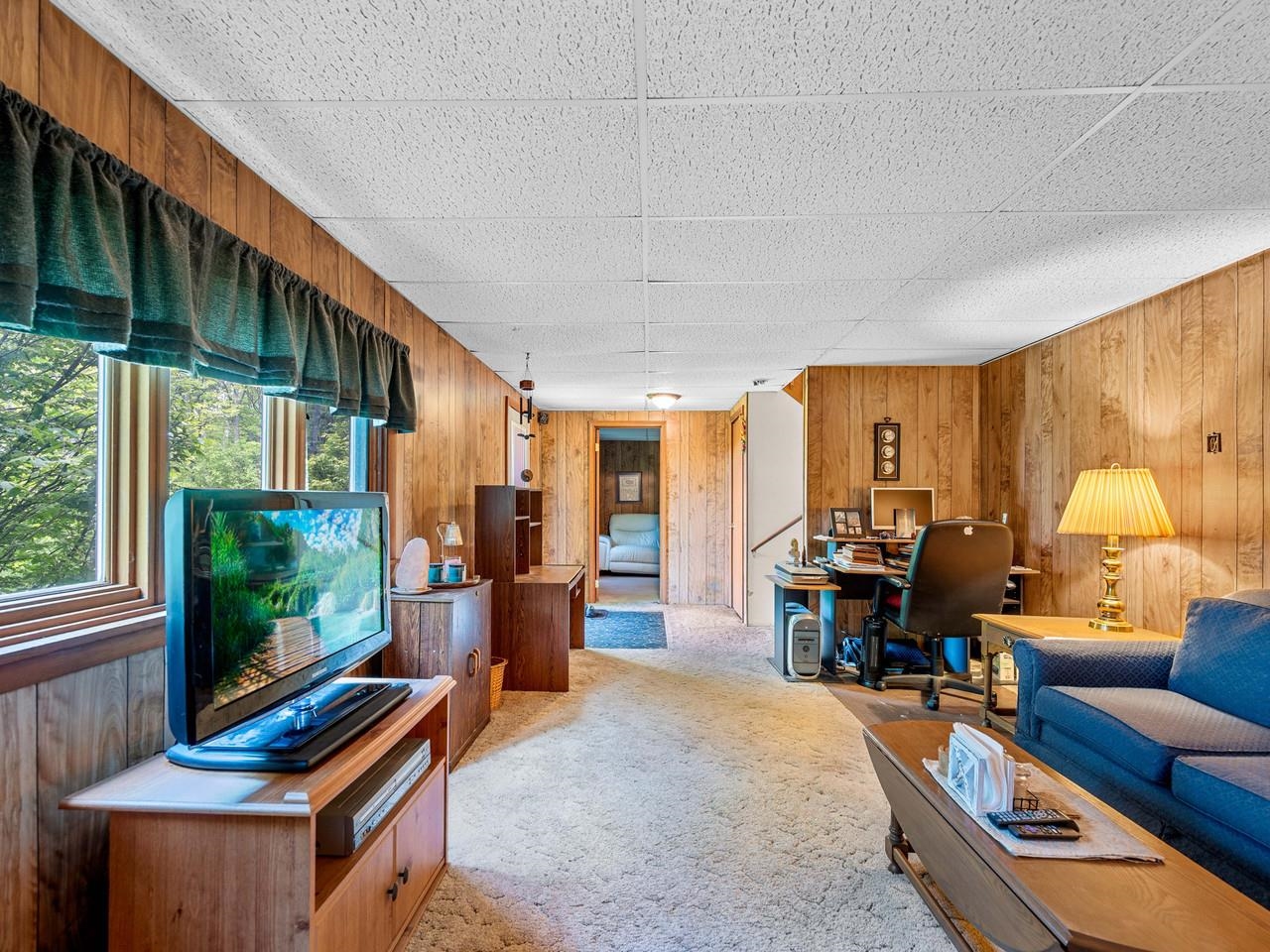 2403 Crosstown Road