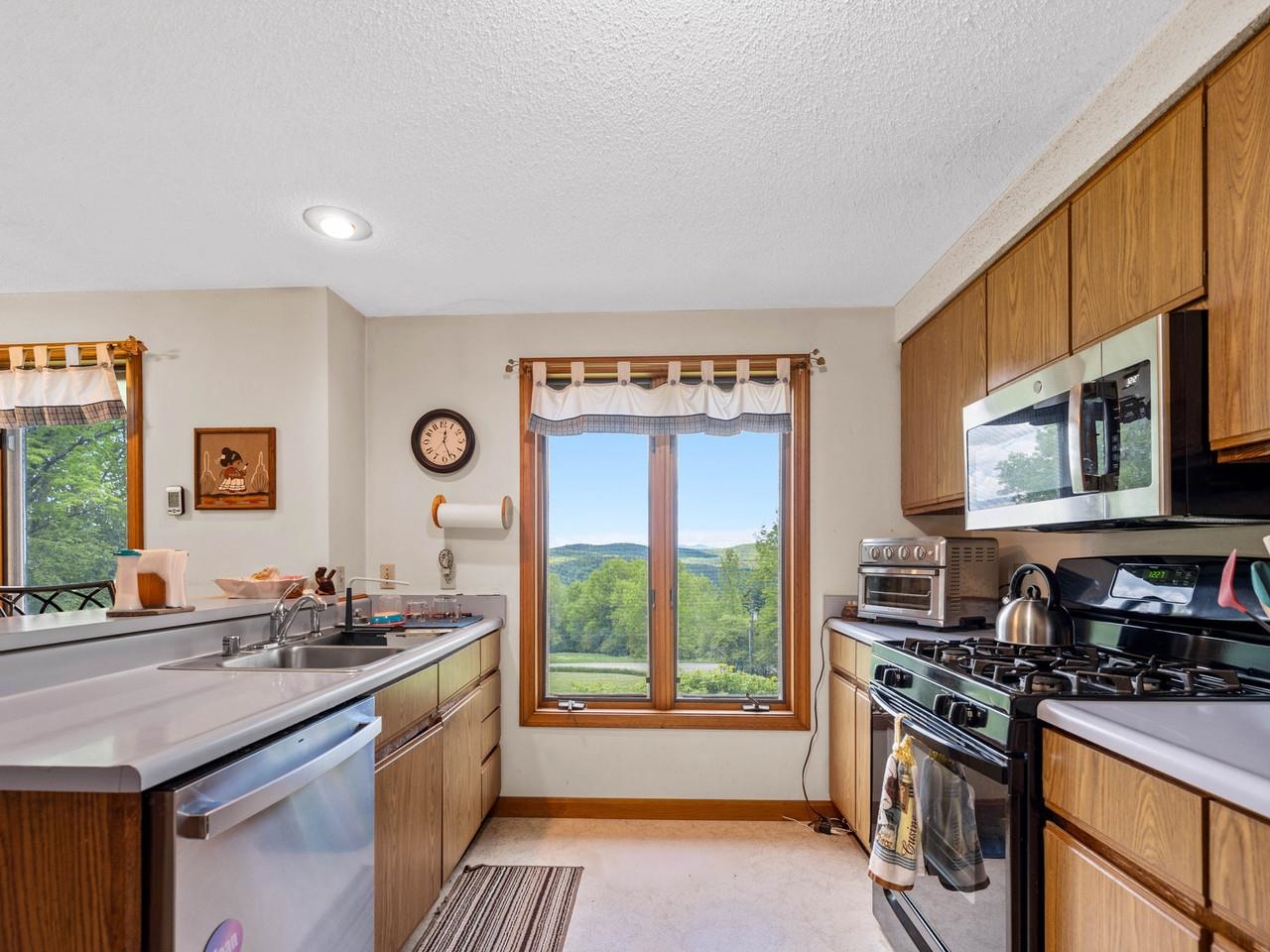 2403 Crosstown Road
