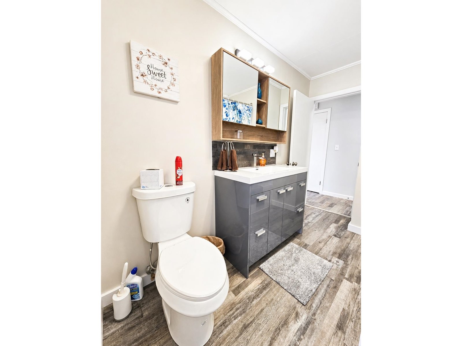 Full Bathroom
