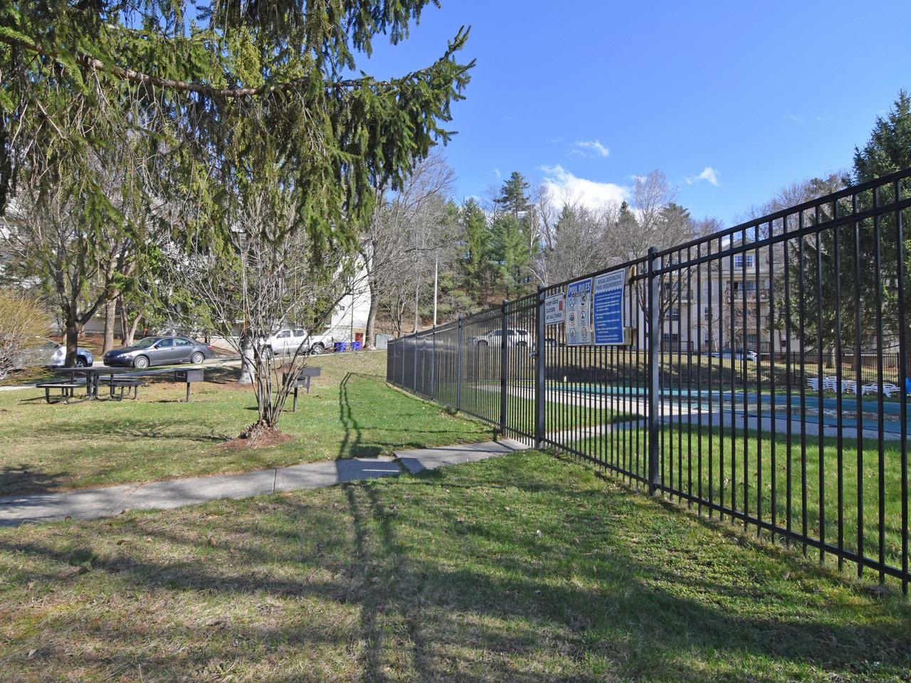 Association pool & picnic area
