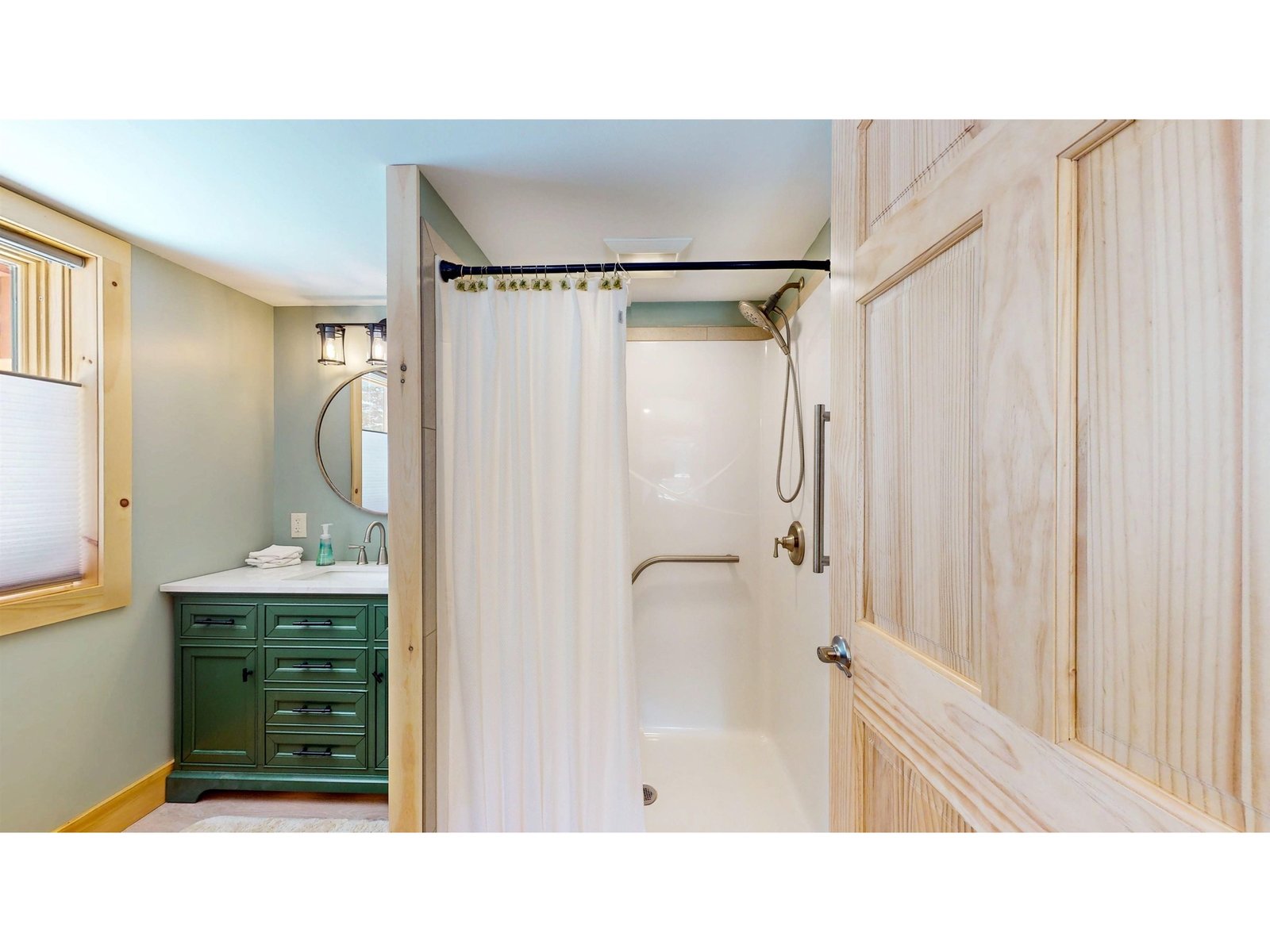 1st Floor Bathroom