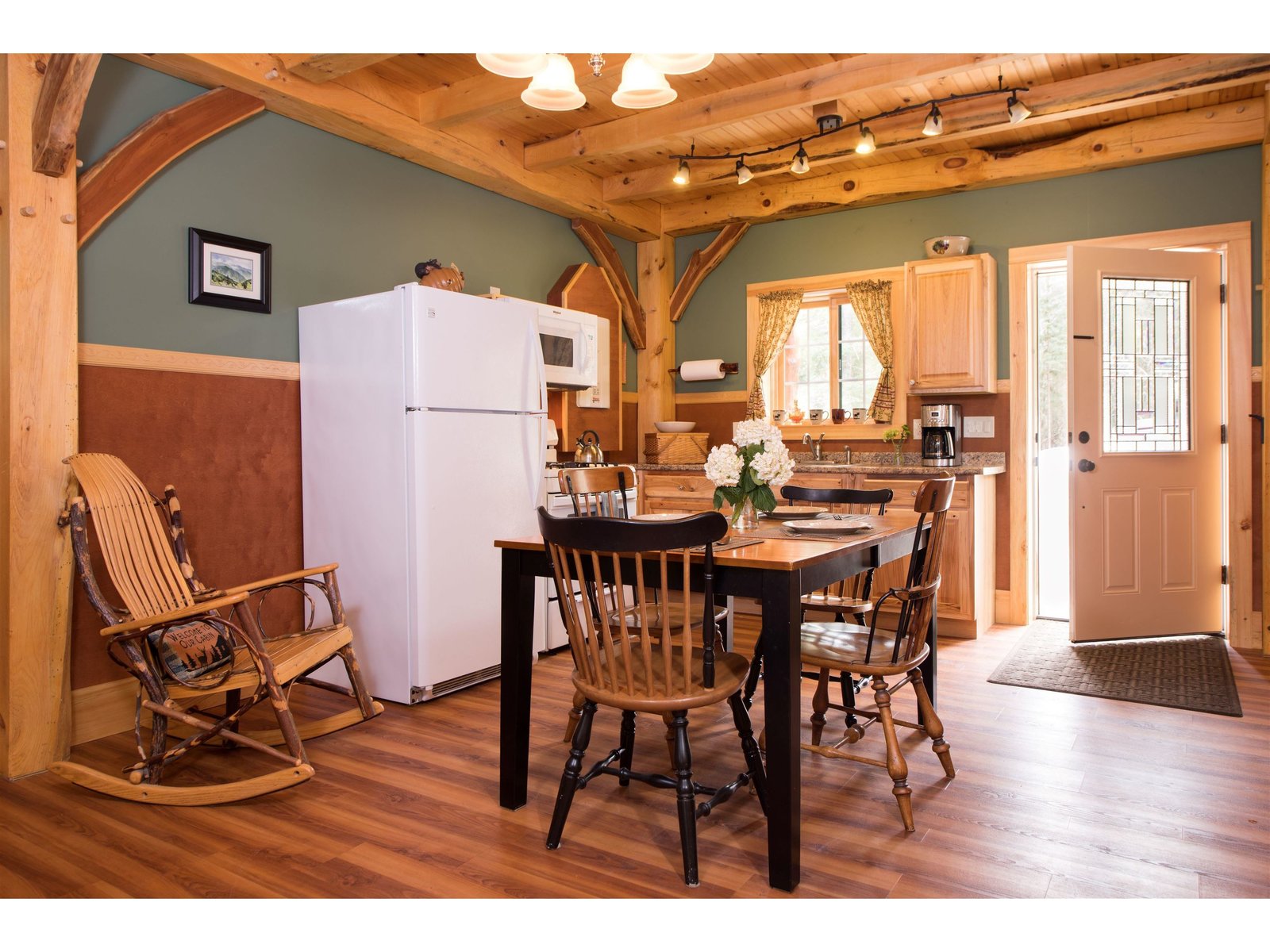 Cabin Dining/Kitchen