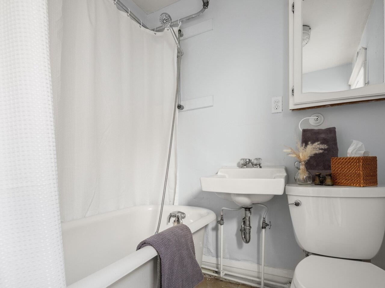 Unit 2 | Full Bath