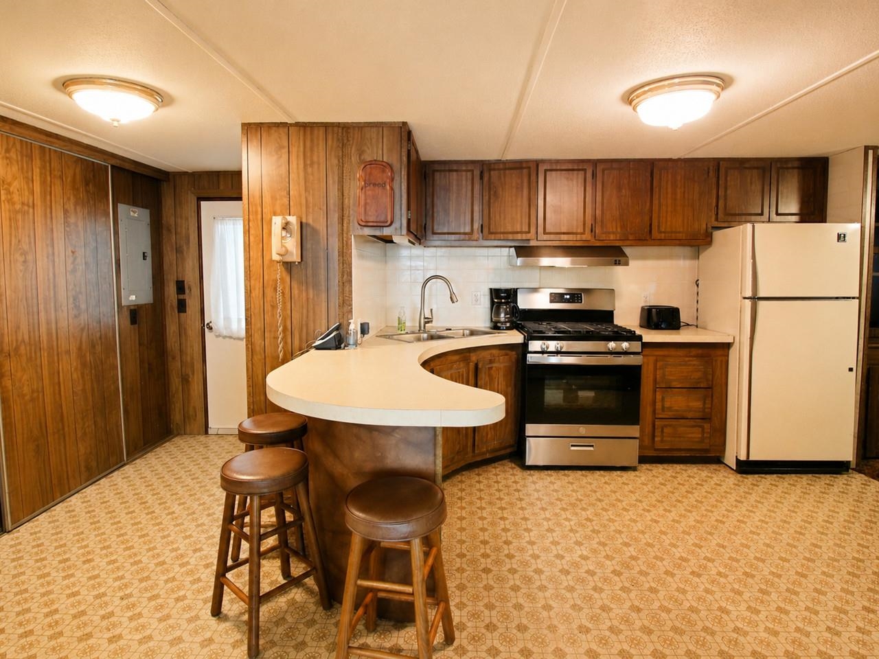 Kitchen with Breakfast Bar