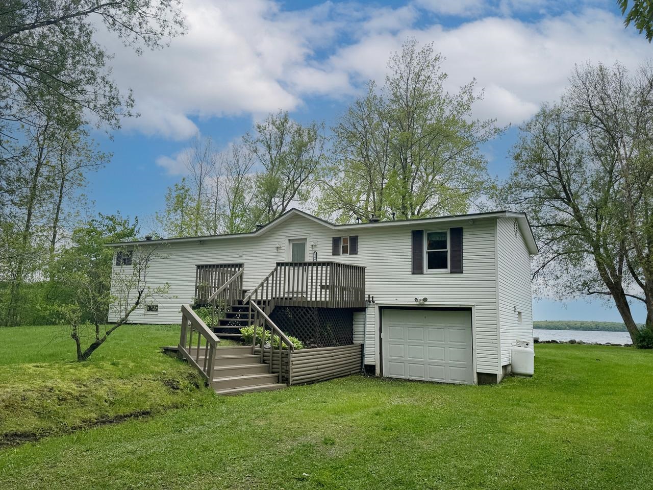 Lake Living Year-Round!