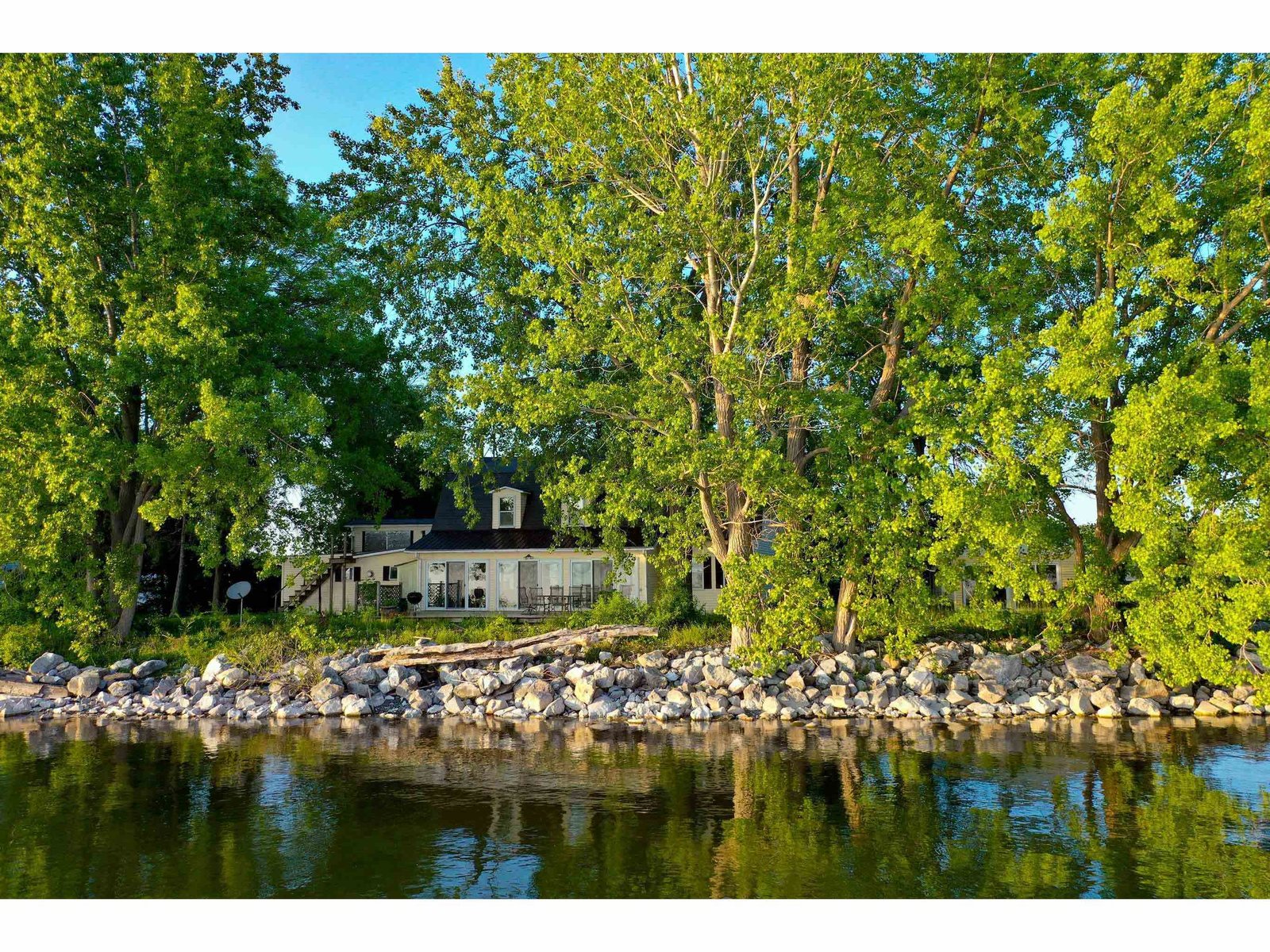 2482 West Shore Road, Alburgh