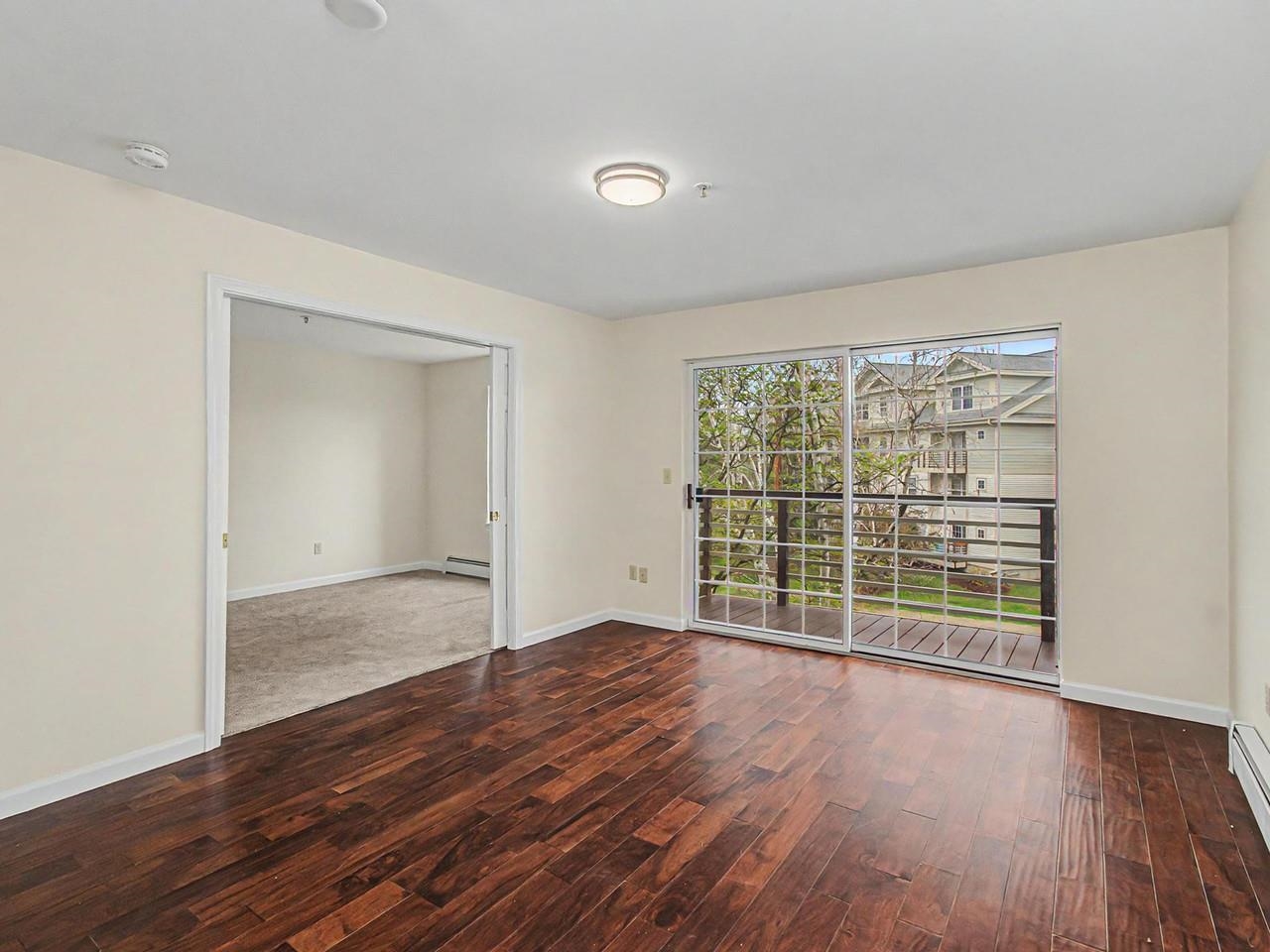 Open floor plan & balcony