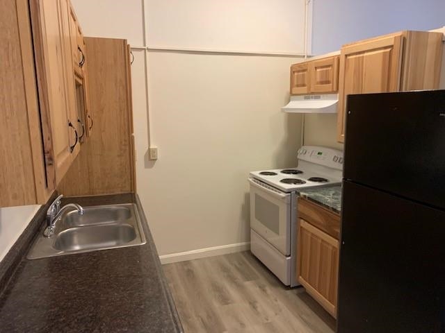 Apt 3 kitchen