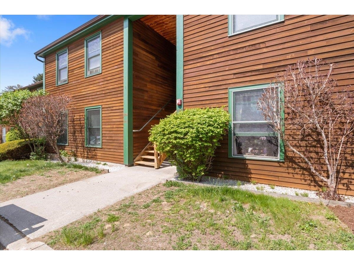 25 Bay Crest Road, Unit 107