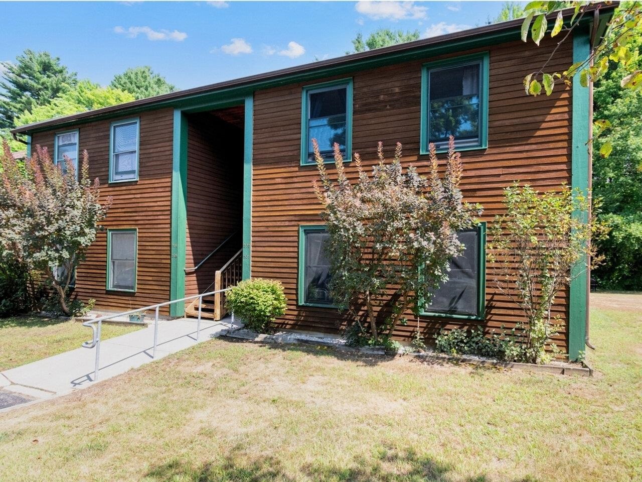 25 Baycrest Drive, Unit 201