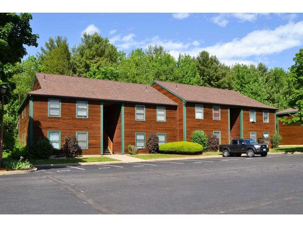 25 Baycrest Drive, Unit 202